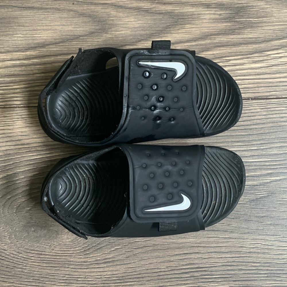 Children Nike Adjustable Sandals W/ A Back strap